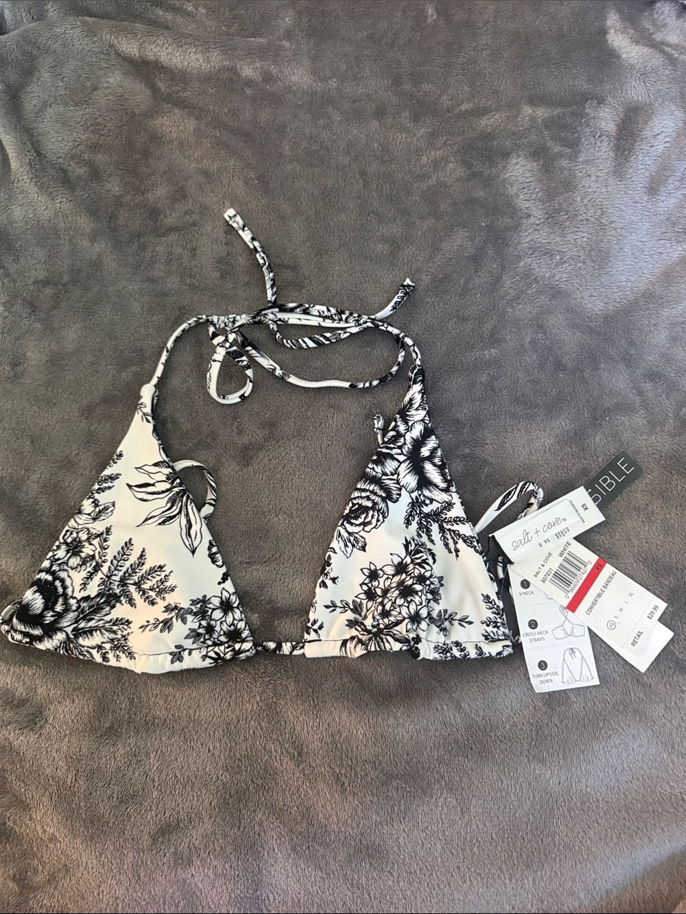 Women’s XS Salt & Cove Black & White Floral Triangle Bikini Top Reversible NWT